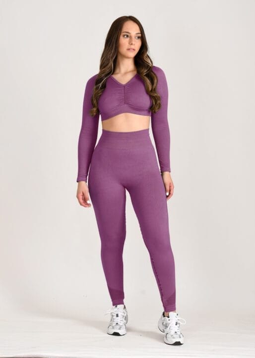 Conjunto deportivo color uva