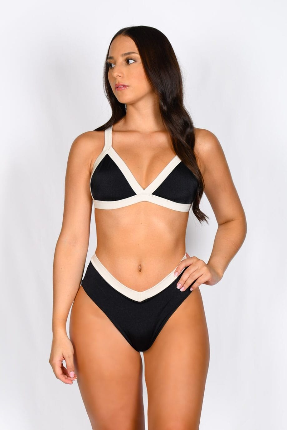 bikini Triángulo Negro con Sesgos