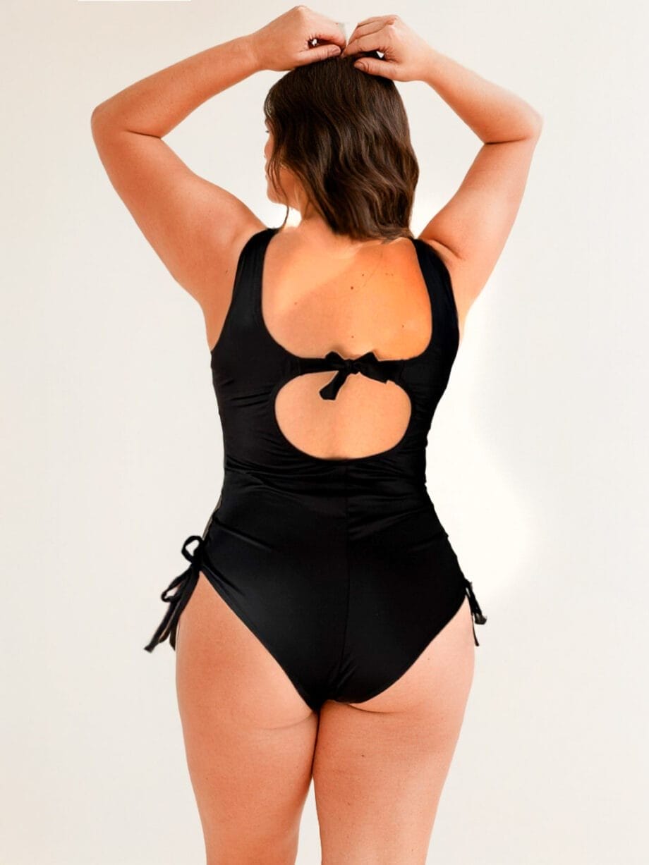 Vestido de baño entero negro con largo ajustable